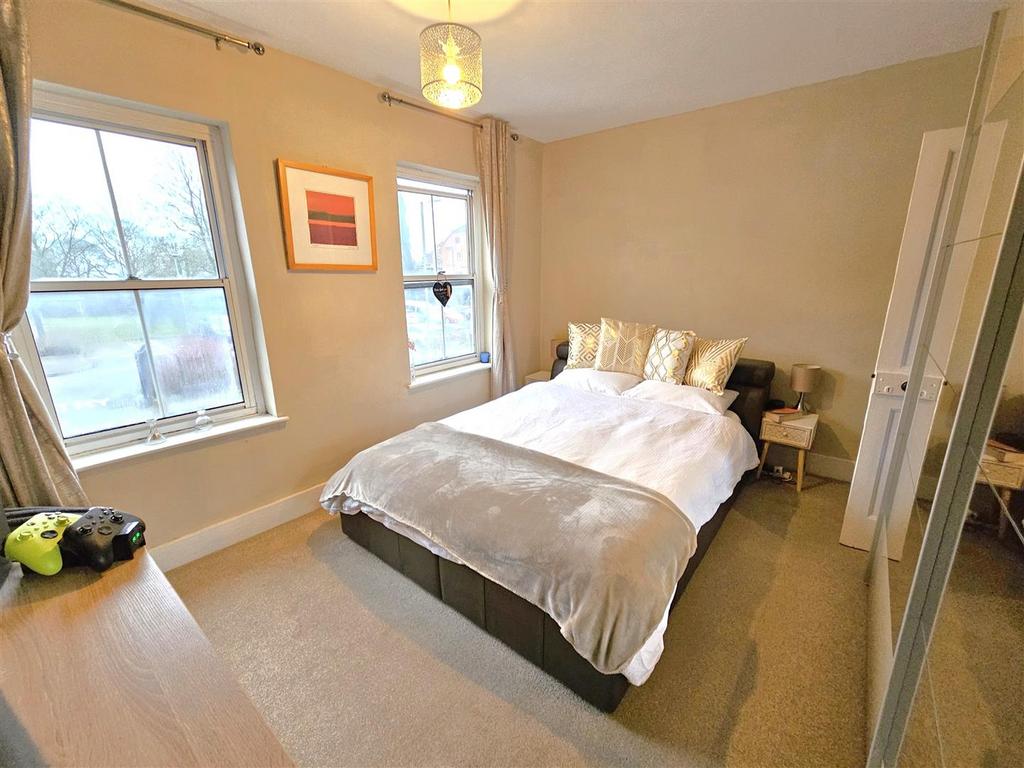 Bedroom 1.jpg
