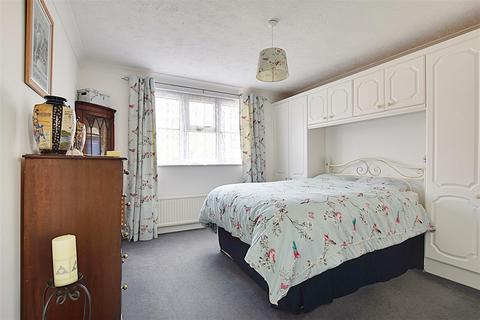 6 De Moleyns Close, Bexhill-on-sea, TN40 1UT