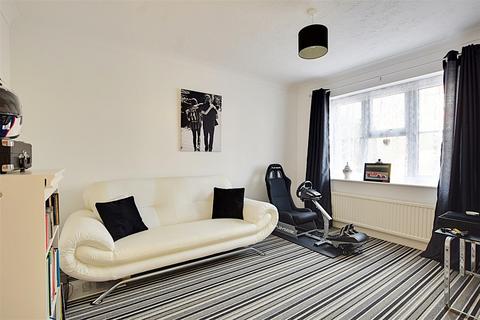 6 De Moleyns Close, Bexhill-on-sea, TN40 1UT