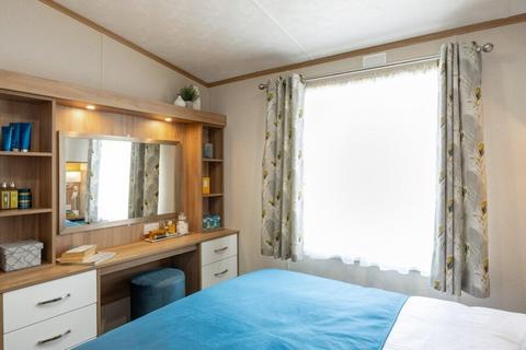 2 bedroom static caravan for sale, Stixwould Road, Woodhall Spa Lincolnshire