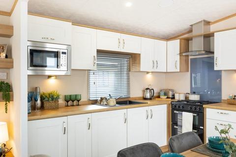 2 bedroom static caravan for sale, Stixwould Road, Woodhall Spa Lincolnshire