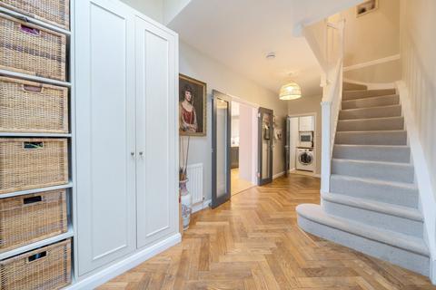 7 Onslow Close, Thames Ditton, KT7 0JH