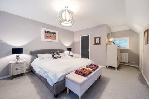 7 Onslow Close, Thames Ditton, KT7 0JH