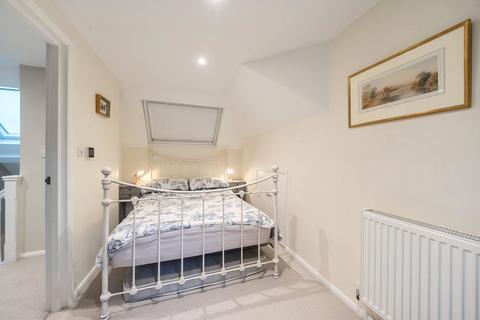 7 Onslow Close, Thames Ditton, KT7 0JH