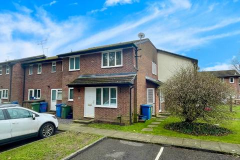 1 bedroom terraced house for sale, Kingfisher Close, FARNBOROUGH GU14