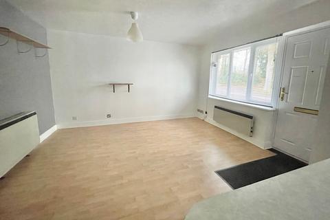 1 bedroom terraced house for sale, Kingfisher Close, FARNBOROUGH GU14