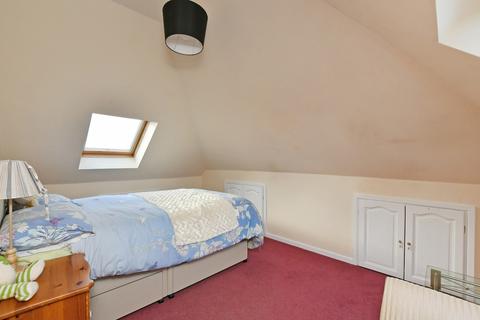 10 Bents Crescent, Dronfield, S18 2EY