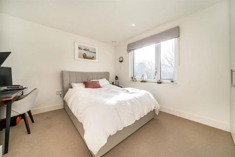 3 bedroom flat for sale, Moulding Lane, London SE14