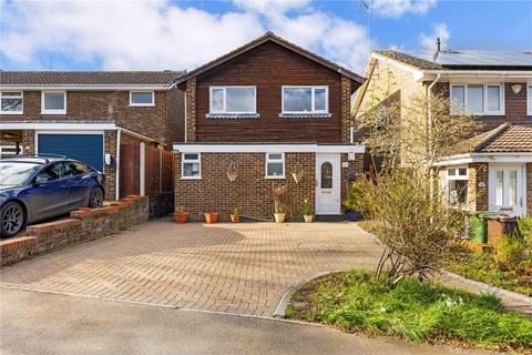 4 bedroom detached house to rent, Ranleigh Walk, Harpenden, Hertfordshire, AL5