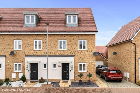 3 bedroom end of terrace house for sale, Huntley Road, Harlow