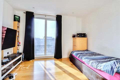 3 bedroom flat to rent, Seven Sea Gardens, LONDON