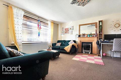 3 bedroom terraced house for sale, Owlets Hall Close, HORNCHURCH