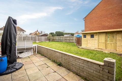 16 Bunters Avenue, Shoeburyness, Southend-on-sea, SS3 9NF