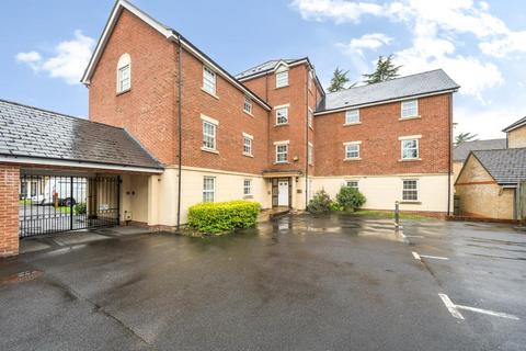 2 bedroom apartment to rent, Old College Road,  Newbury,  RG14