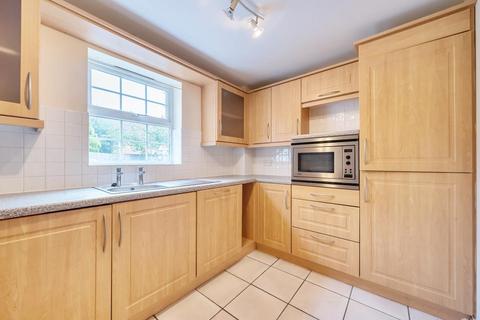 2 bedroom flat to rent, Old College Road,  Newbury,  RG14