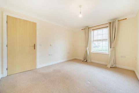 2 bedroom flat to rent, Old College Road,  Newbury,  RG14