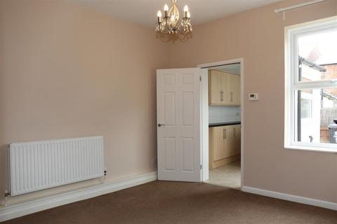 3 bedroom terraced house to rent, Meadow Cottages, Netherfield NG4