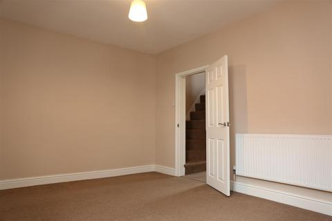 3 bedroom terraced house to rent, Meadow Cottages, Netherfield NG4