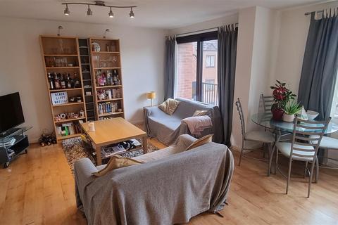 2 bedroom coach house to rent, Flamingo Court, Nottingham NG7