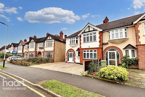 3 bedroom end of terrace house for sale, The Drive, Romford