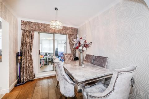 22 Cripsey Avenue, Ongar, CM5 0AT