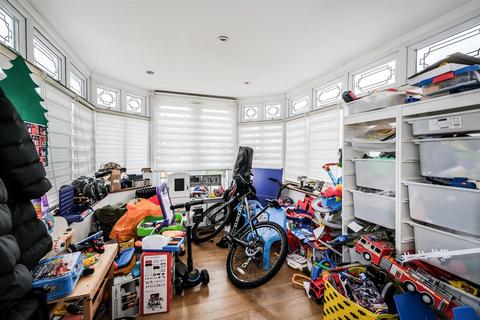 22 Cripsey Avenue, Ongar, CM5 0AT