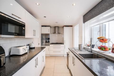 22 Cripsey Avenue, Ongar, CM5 0AT