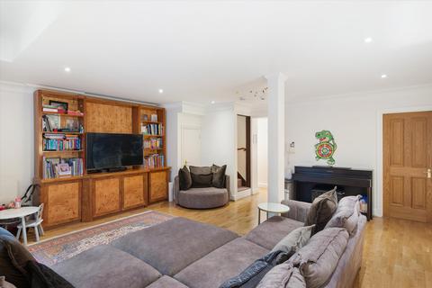 2 bedroom flat to rent, Farm Street, Mayfair, London, W1J