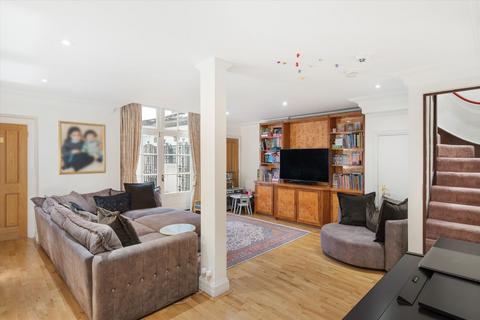 2 bedroom flat to rent, Farm Street, Mayfair, London, W1J