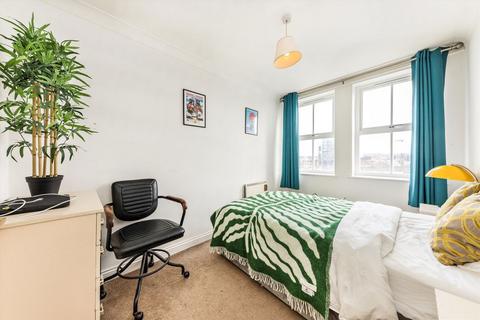 2 bedroom flat to rent, Cadogan Terrace, London E9