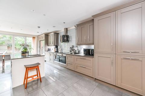 14 Pownell Terrace, London, SE11 4BW