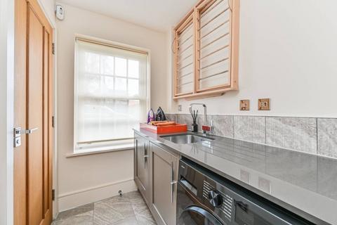 14 Pownell Terrace, London, SE11 4BW