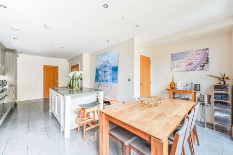 14 Pownell Terrace, London, SE11 4BW