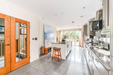 14 Pownell Terrace, London, SE11 4BW
