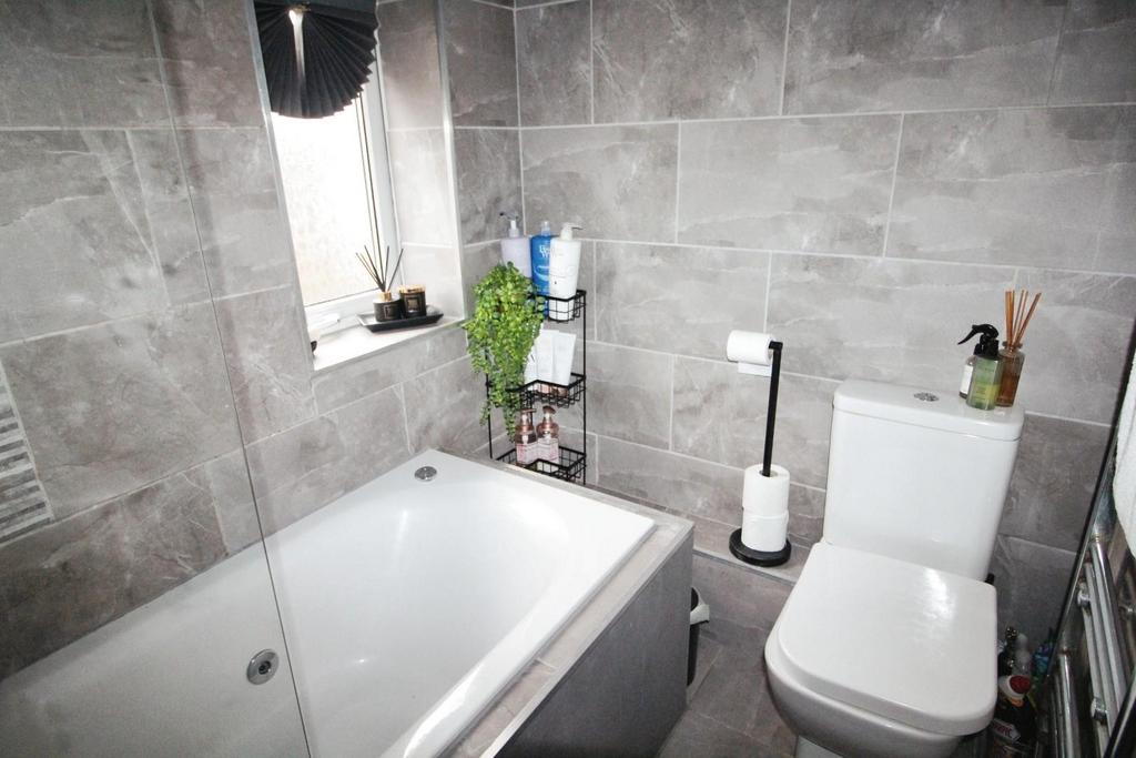 Bathroom 1.jpg