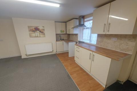 3 bedroom terraced house to rent, Buxton Street, Bradford, BD9