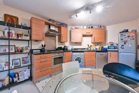 2 bedroom flat for sale, Maybury Road, Woking, GU21