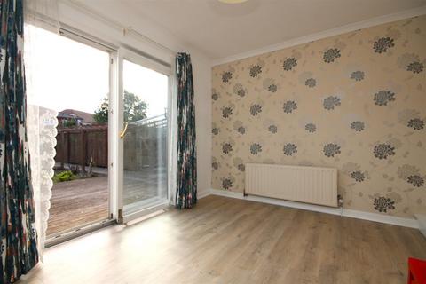 3 bedroom semi-detached house to rent, Woodlands Road, Guildford