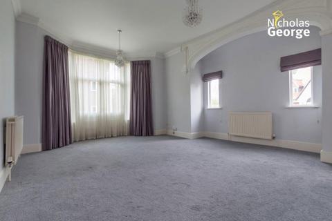 2 bedroom flat to rent, Wake Green Road, Moseley, B13 9PE