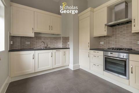 2 bedroom flat to rent, Wake Green Road, Moseley, B13 9PE