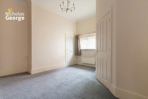 2 bedroom flat to rent, Wake Green Road, Moseley, B13 9PE