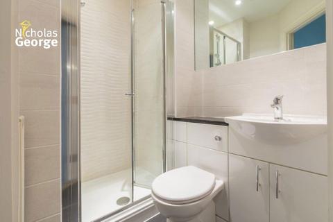 2 bedroom flat to rent, Wake Green Road, Moseley, B13 9PE