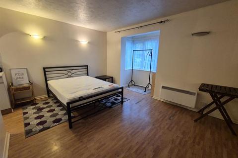 Studio to rent, Gatting Close, Pavilion Way, Edgware