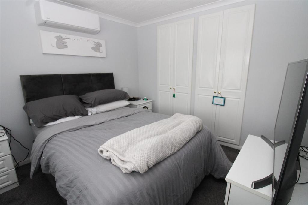 Bedroom one2.JPG