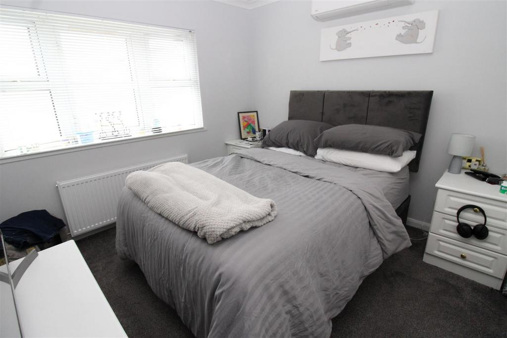 Bedroom one1.JPG
