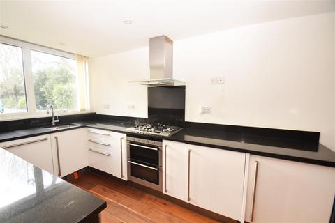 4 bedroom terraced house to rent, Fairlawns, East Twickenham