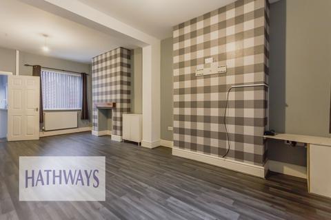 2 bedroom property to rent, New Street, Pontnewydd, NP44