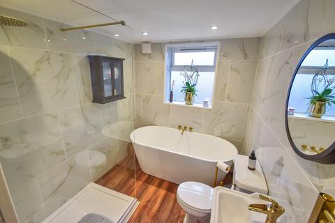 4 bedroom terraced house for sale, Montfort Road, Rochester, ME2