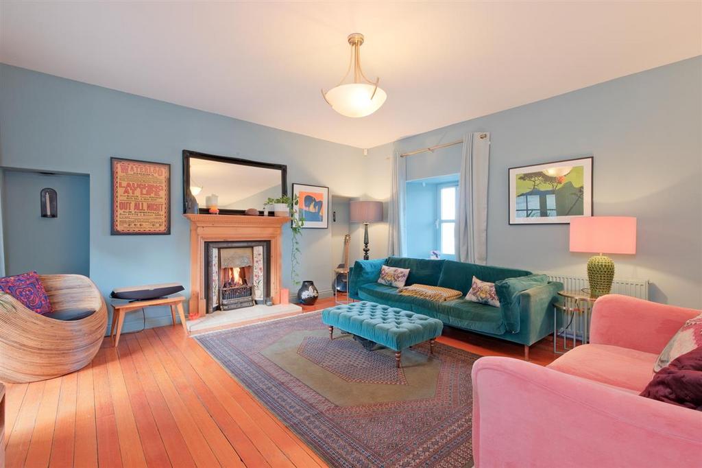 Living Room / Dining