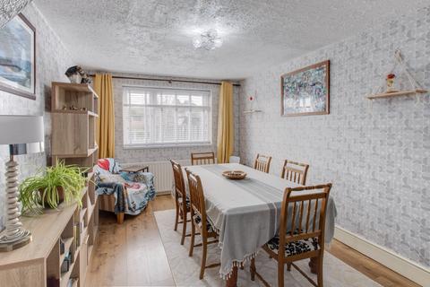3 Cherry Orchard Drive, Bromsgrove, B61 8RJ